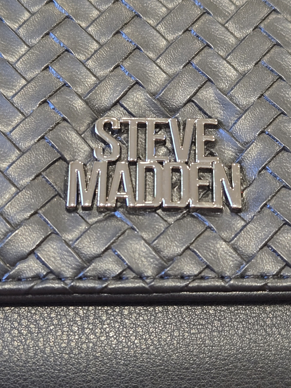 Steve Madden NWT Black Woven Crossbody Bag with Gunmetal Hardware - Picture 4 of 8